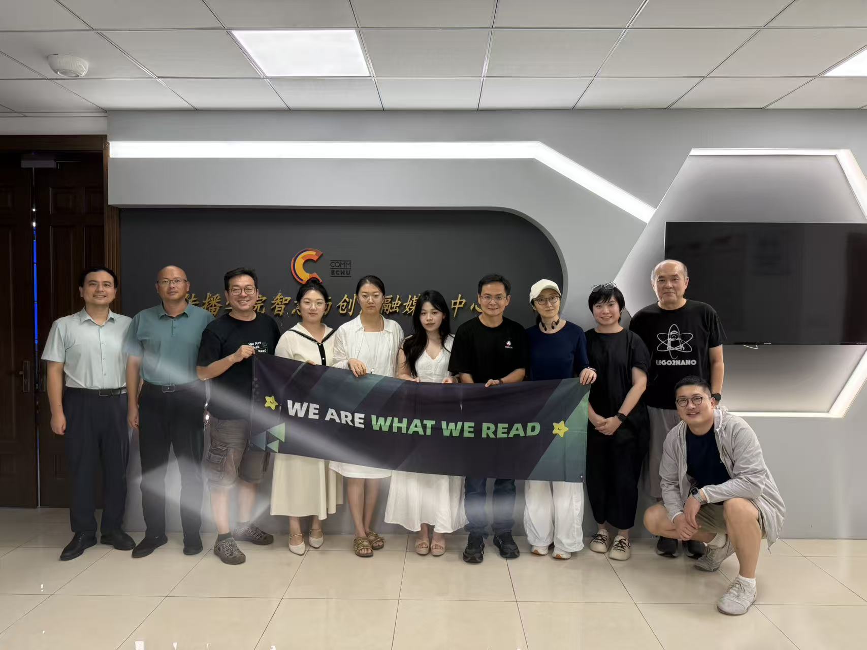 OSCAR·开源之书·共读 · 2026-09-06 · 华东师范大学 · 合影 1